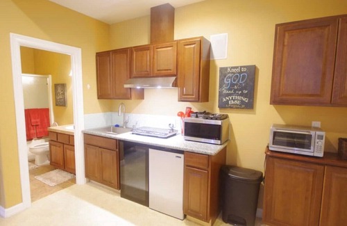 Puyallup House | Perfect 1Br Near Puyallup. Pool Table and Peaceful Yard