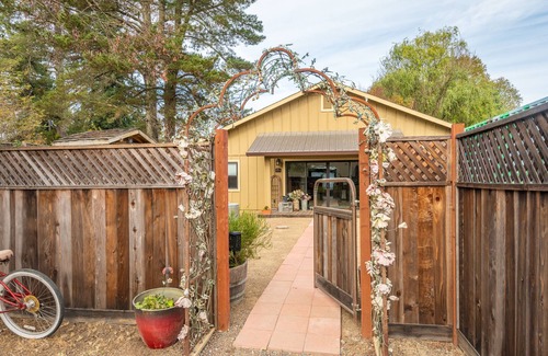 Graton Cottage | Perfect Charming Cottage on a Quiet Country Lane in Sebastopol