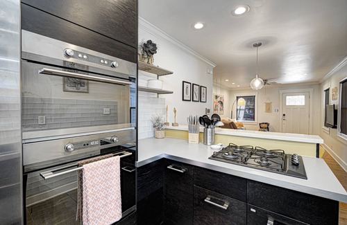 Broad Ripple House | Perfect Fall Getaway: Hot Tub, Bikes, & Dog Friendly in Heart of Broad Ripple!