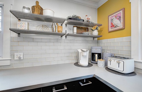 Broad Ripple House | Perfect Fall Getaway: Hot Tub, Bikes, & Dog Friendly in Heart of Broad Ripple!