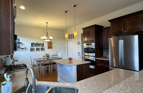 Broomfield House | Perfect Family Home - Large Backyard and Beautiful Mountain Views