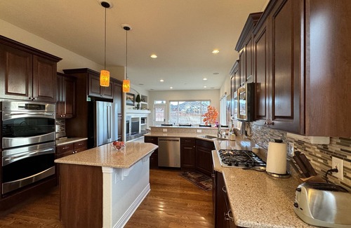 Broomfield House | Perfect Family Home - Large Backyard and Beautiful Mountain Views