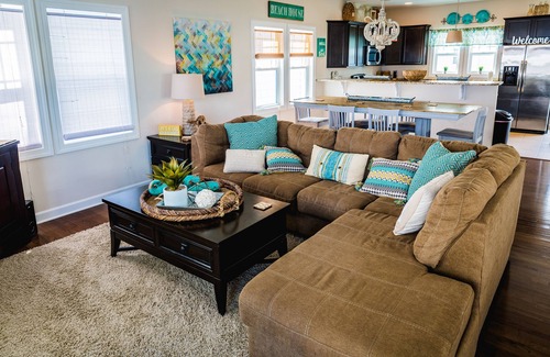 Surf City House | Perfect for 2 families. 2 MBR's. Elevator, 4 min walk 2 beach, pool, and clean!