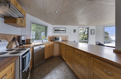 Queenstown House | Perfect for 2-9 Guests with Fantastic Views! Thompson Street Twin C