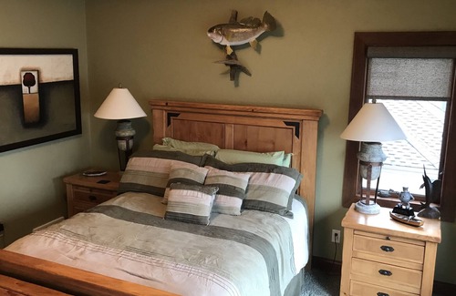 Wautoma House | Perfect for all seasons! Great for Families & Groups! Crystal Clear Lake!