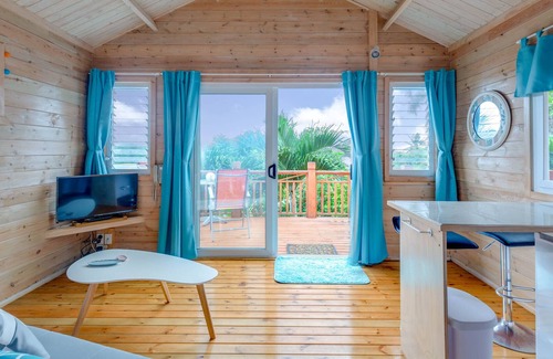 Ngatangiia Cottage | Perfect for couples looking for a relaxing holiday with stunning lagoon views