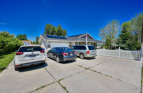 Roy House | Perfect for Connection Building Retreats and Family Reunions!