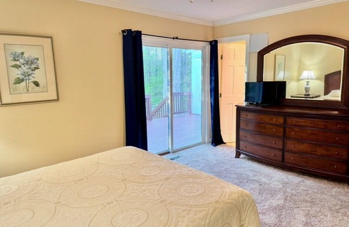 Bermuda House | Perfect for Extended Stays/Insurance/Fenced Yard/One Level/Pet Friendly