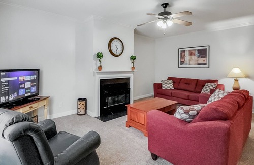Chester House | Perfect for Extended Stays! Pets Welcome!