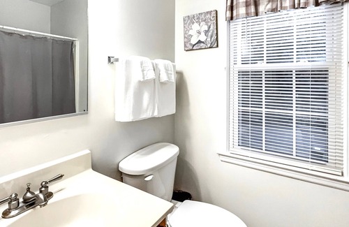 Innsbrook House | Perfect for Extended Stays! Pet Friendly!