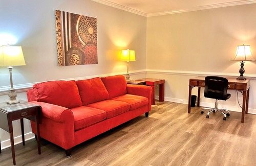 Midlothian House | Perfect for Extended Stays! Fenced Yard, Pets Welcome!