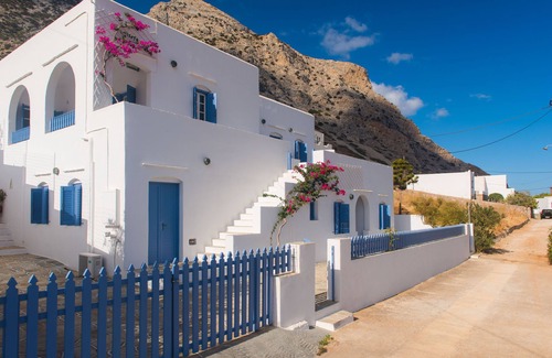 Kamares Villa | Perfect for families, 250m from the ideal beach for children