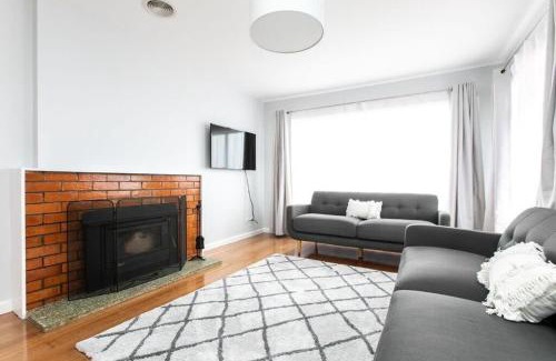 Newstead House | Perfect for Families & Groups: Views =& Wi-Fi