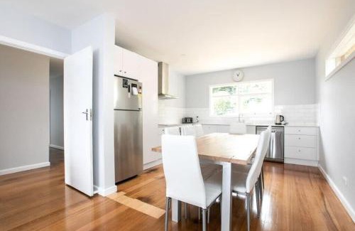 Newstead House | Perfect for Families & Groups: Views =& Wi-Fi