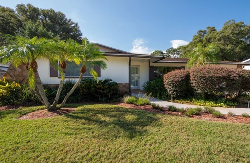 Clearwater House | ⭐️Perfect for Families & Groups⭐️7mi-Beach/DWTN🏖 BBQ⭐️Fire-Pit⭐️Dogs Welcome!