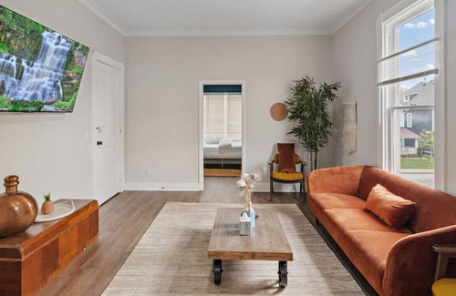 Old Northside Apartment | Perfect for Family & Friends | Spacious 3BR Home