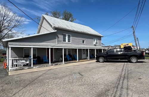 Gypsum Apartment | Perfect for fishing groups! Port Clinton guest unit w/AC, boat parking/plug in