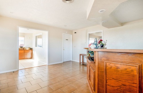 Elk City House | Perfect For Groups! 4 Spacious Units, Close to Ackley Park and Storm House
