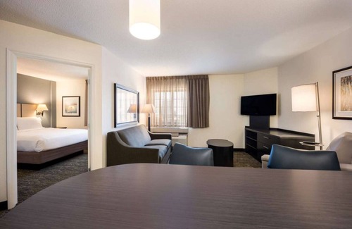 Plano Hotel | Perfect for Groups! 4 Spacious Units with Kitchens, Pets are Welcome!
