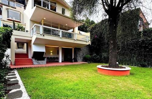 Naucalpan House | Perfect for Groups, Large Garden, Exclusive Suburb
