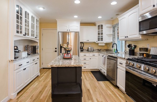 Medford House | Perfect for Large Families or Work Teams. Coffee Bar-Gas FP-Cornhole-Firepit