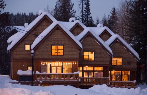 Rossland House | Perfect for larger groups, fantastic view to Red Mountain