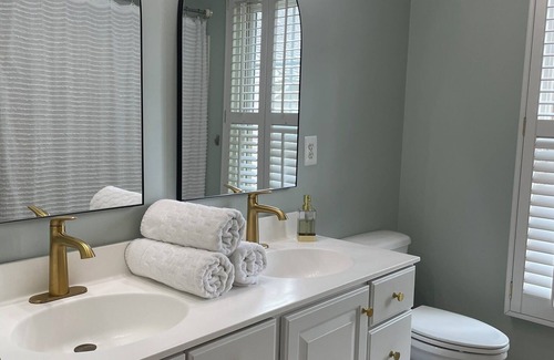 Lakeview House | Perfect for LPGA Solheim Cup! Large Family Getaway, Lake, NatureTrail, Wineries!