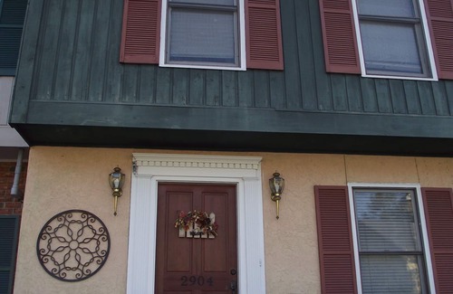 Forest Hills Condo | Perfect for MASTERS. 2BR, 2 1/2BA
