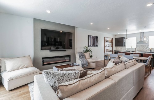 Layton House | Perfect for multiple families, close to Lagoon and everything!