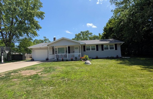Elkhart House | Perfect for Notre Dame Football Elkhart, IN 25 Miles Away from Notre Dame