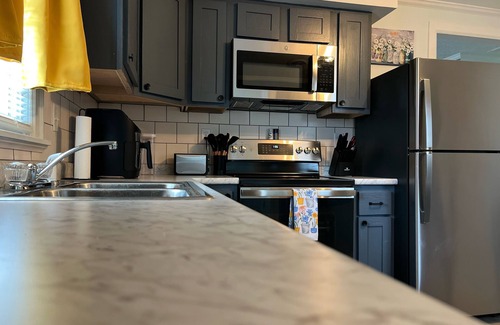Lebanon House | Perfect for Traveling Professionals. Rent By The MonthnUpdated 2BR in Town