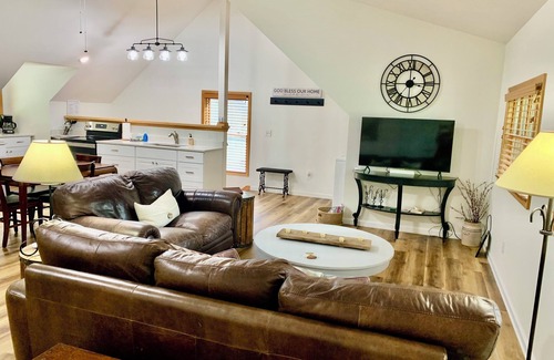 Fairview Apartment | Perfect for Two! Oak Hill in Fairview. 30min from Nashville or Franklin
