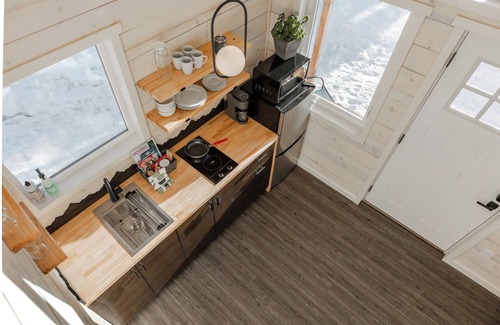Chugiak Cabin | Perfect for two, this cozy retreat offers all you need for an Eklutna Valley getaway