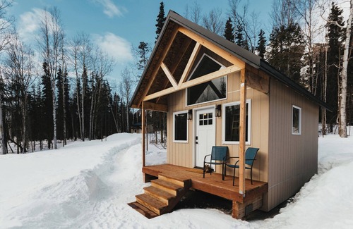 Chugiak Cabin | Perfect for two, this cozy retreat offers all you need for an Eklutna Valley getaway