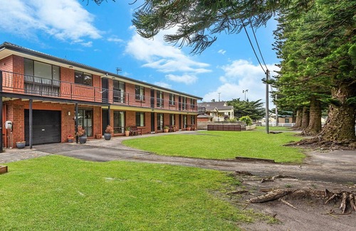 Port Fairy House | Perfect for your beach holiday, you are only a stone's throw to the Port Fairy East Beach