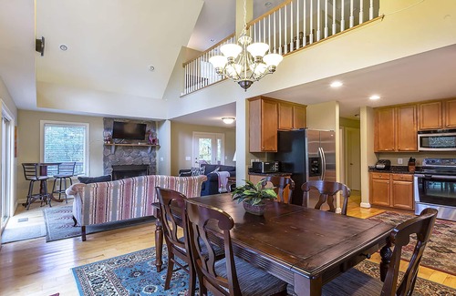 Laurel Ridge House | Perfect getaway house in the heart of Wintergreen. 0.6 mile to the ski slopes.