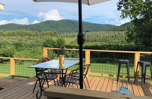 Batesville Cottage | Perfect getaway at foothills of the Blue Ridge Mountains, with gorgeous views!