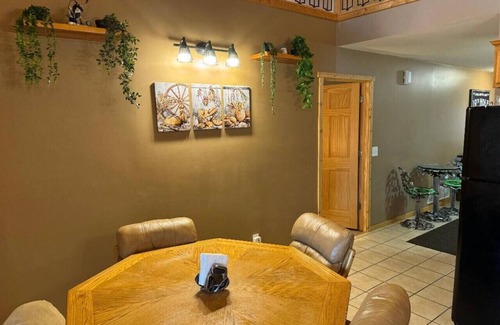 Garrison Cabin | Perfect Getaway – Beautiful Cabin on Golf Course