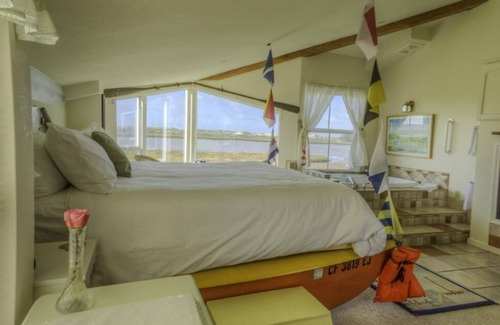 Moss Landing House | Perfect GetAway for Two, Sunset & Water View from Window