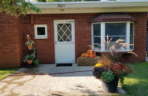 Idlewild House | Perfect getaway for all occasions. 1200sq ft. sleeps 8. Country atmosphere