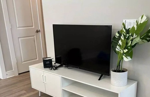 Addicks Apartment | Perfect Getaway: Luxury 2 BR Apt w/ Pool