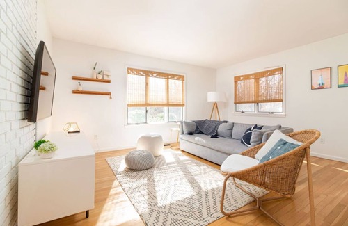 Cutchogue House | Perfect Getaway. Pool. Beach walks. Vineyards. Apple & Pumpkin picking.