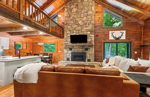 Maggie Valley Cabin | Perfect Getaway Surrounded by Nature in Maggie Valley NC!