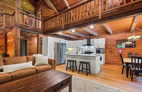 Maggie Valley Cabin | Perfect Getaway Surrounded by Nature in Maggie Valley NC!