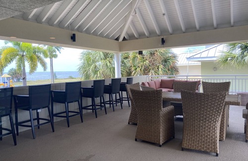 Ruskin Apartment | Perfect getaway w/pool, hot tub and world class views