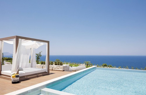 Atsipópoulon Villa | Perfect Hideaway for Families & Unmatched Sunsets