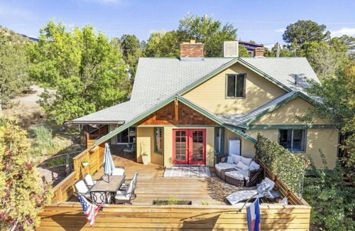 New Castle House | Perfect home in New Castle! Mother-in-law suite, huge deck, music studio, & more