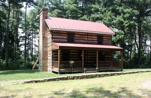 Millwood Cabin | Perfect Hunt Box in Clarke Co. Minutes to Upperville and Middleburg.
