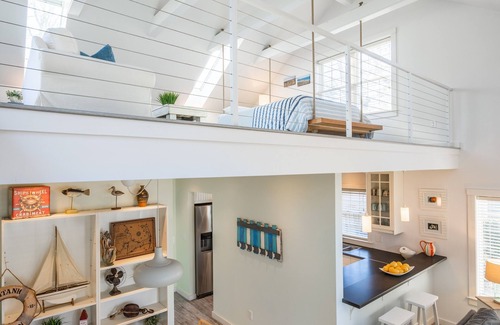 Fairhaven Cottage | Perfect Island Location - Close to Beaches, Martha’s Vineyard Ferry & Cape Cod.