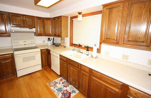 Suring Cottage | Perfect Kelly Lake Getaway 45 minutes North of Green Bay!